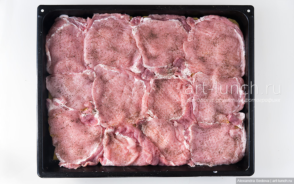 Свинина с картошкой в духовке на протвине