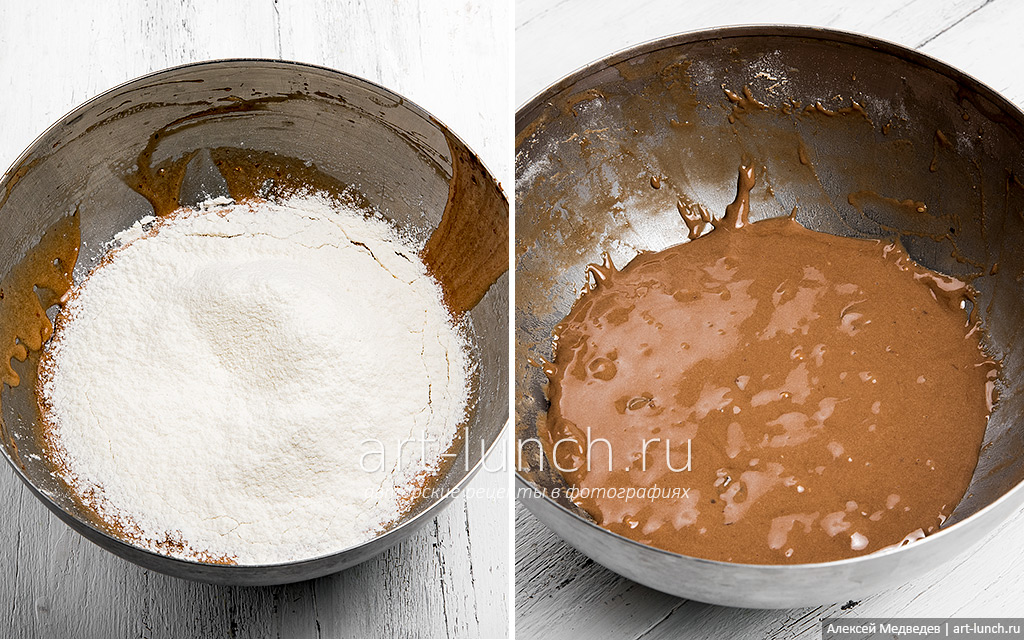 Фото приготовления печенья с шоколадом, шаг 5 Добавляем просеянную муку