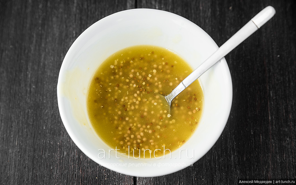 Фото 5-го шага рецепта: Простой салат из молодого картофеля Интенсивно перемешиваем вилкой