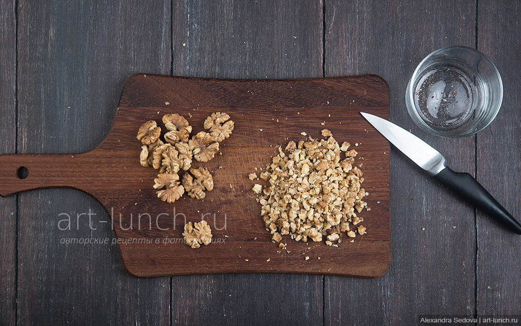 Шарлотка с орехами и корицей - пошаговый рецепт с фото