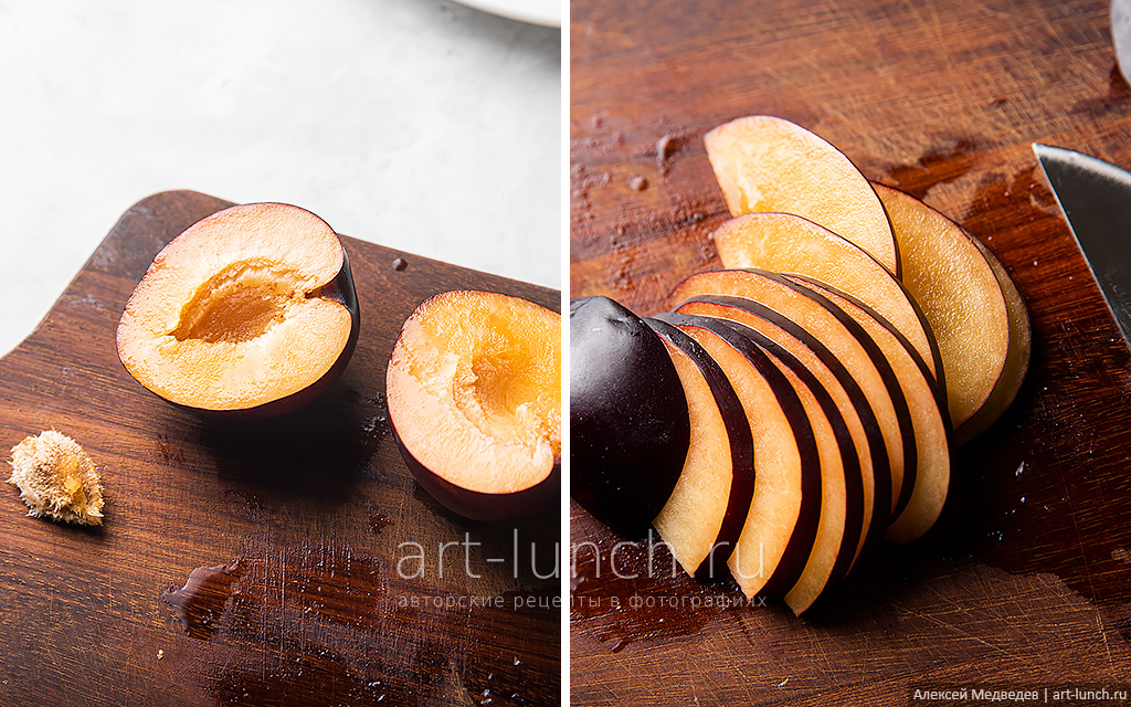 Фото приготовления галеты со сливами, шаг 7 удаляем косточку