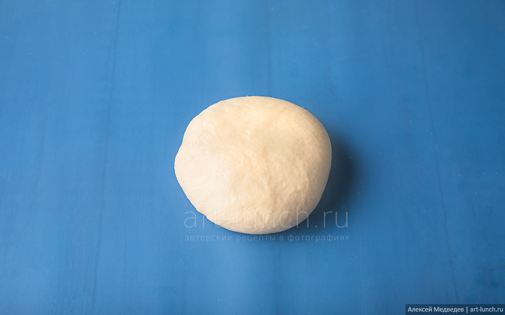 Получается мягкое и очень приятное тесто