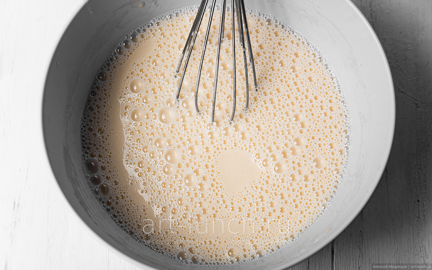 Тесто получается с небольшой пеной