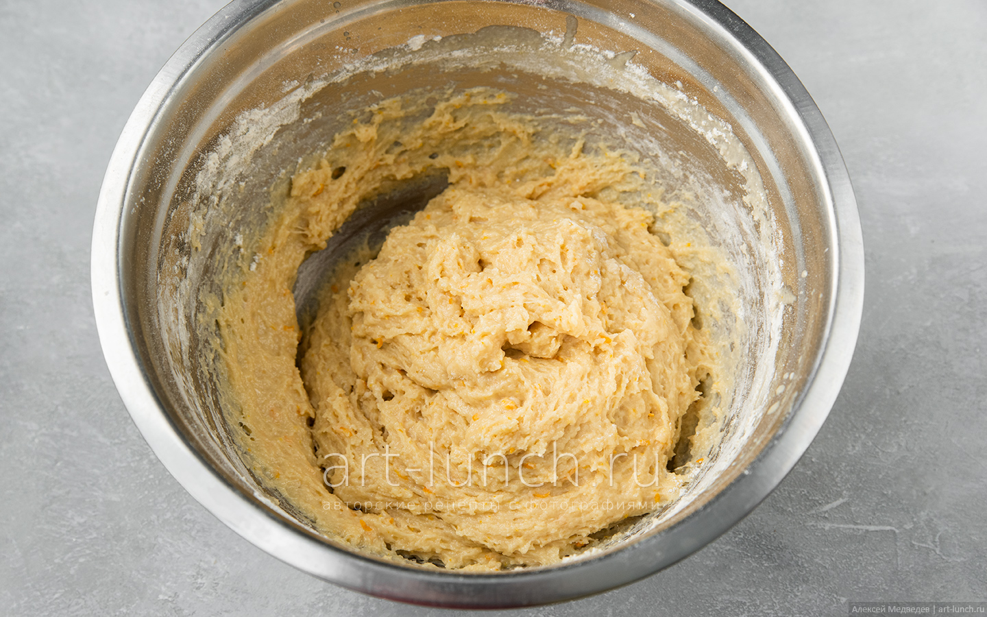 Перемешиваем, при необходимости добавляем немного муки