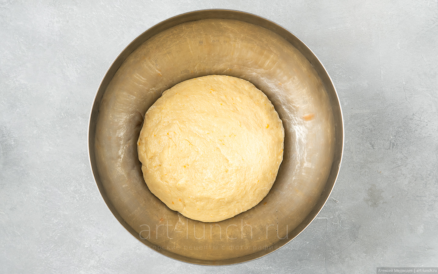 Тесто перестаёт липнуть к рукам, становится эластичное