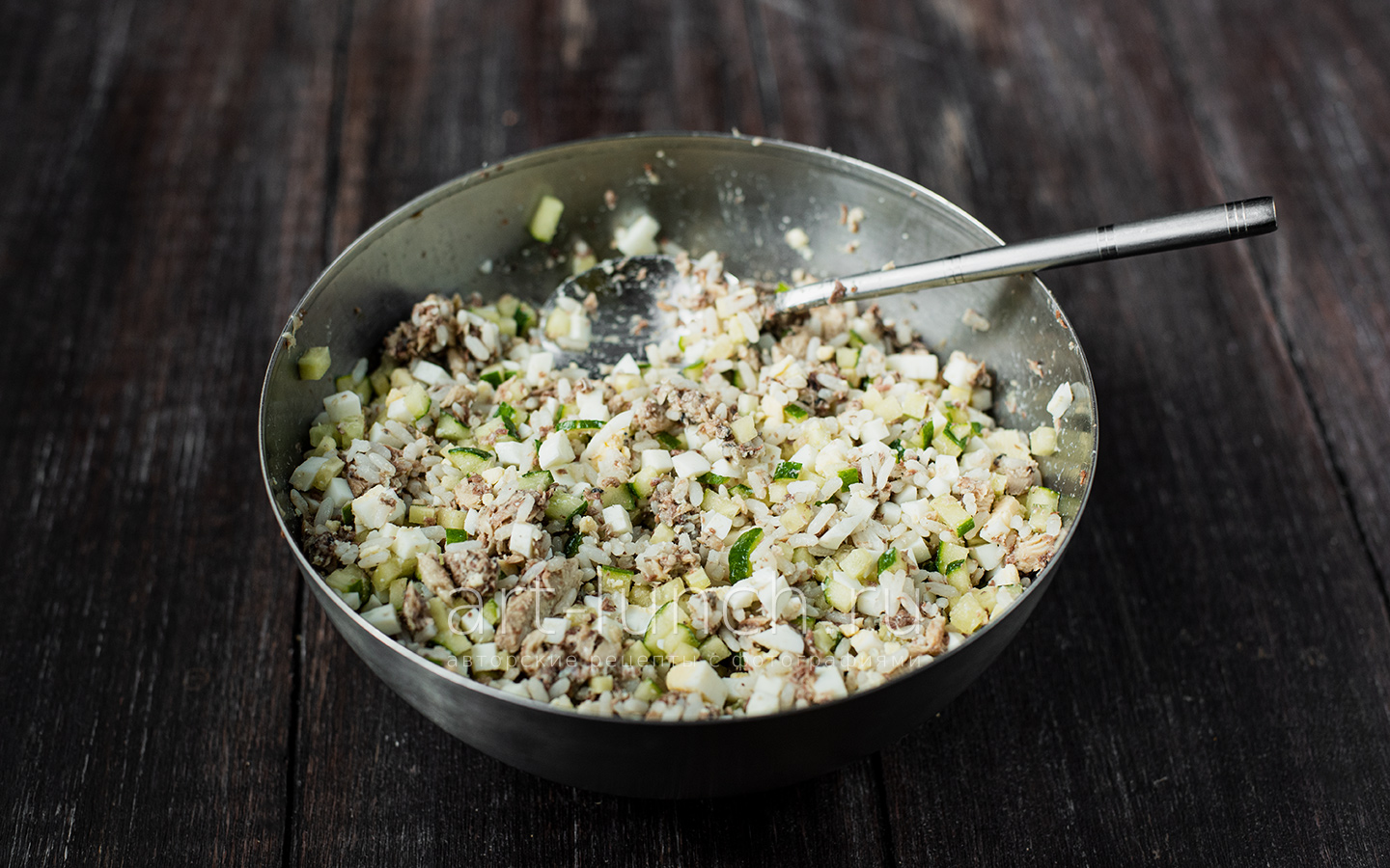 перемешиваем содержимое миски