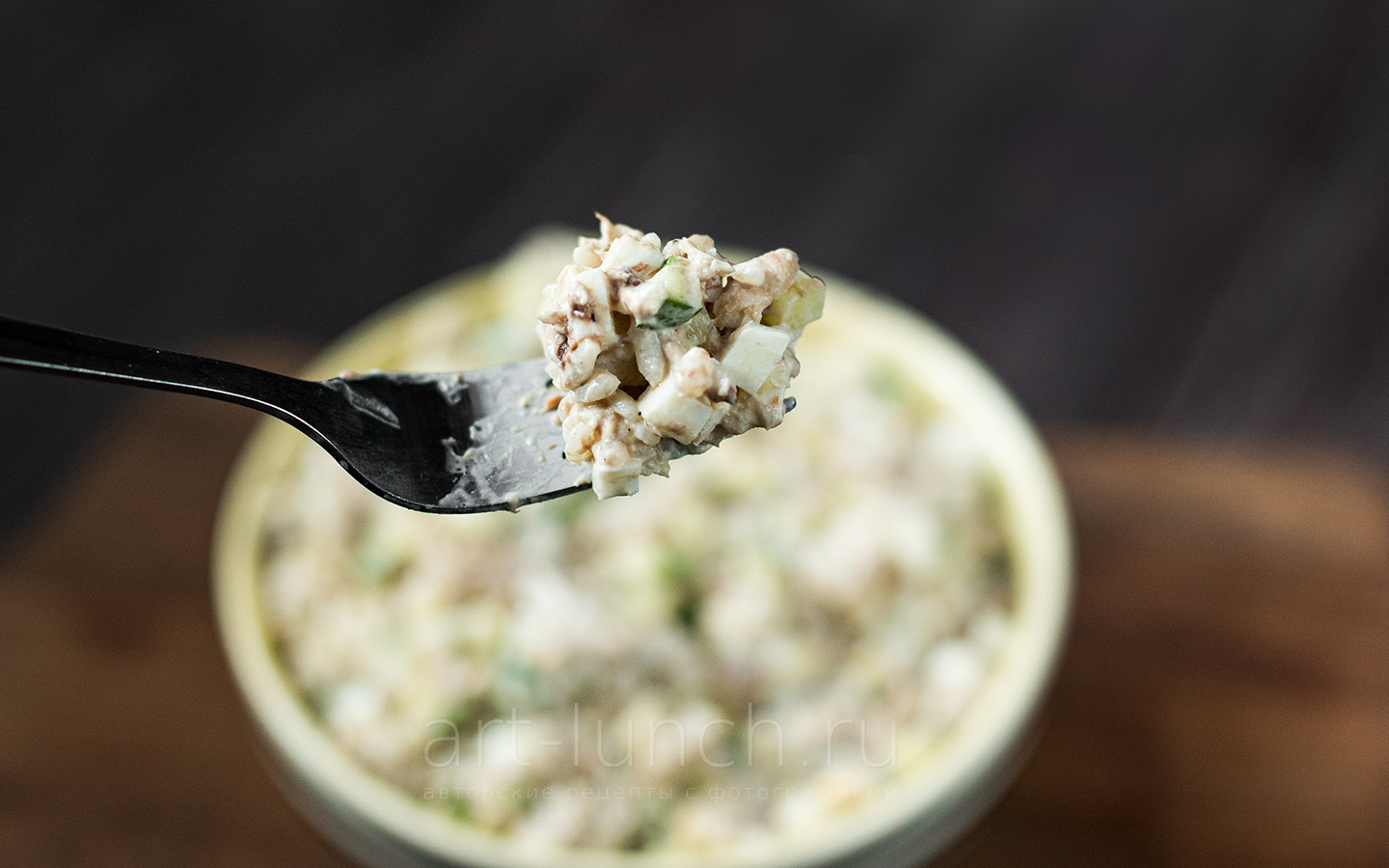 Салат с консервированной рыбой