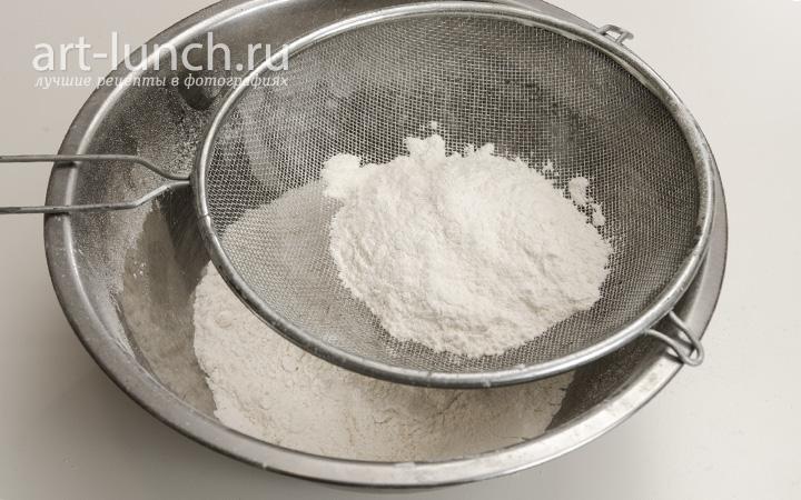 Шаг 2: Муку просеиваем