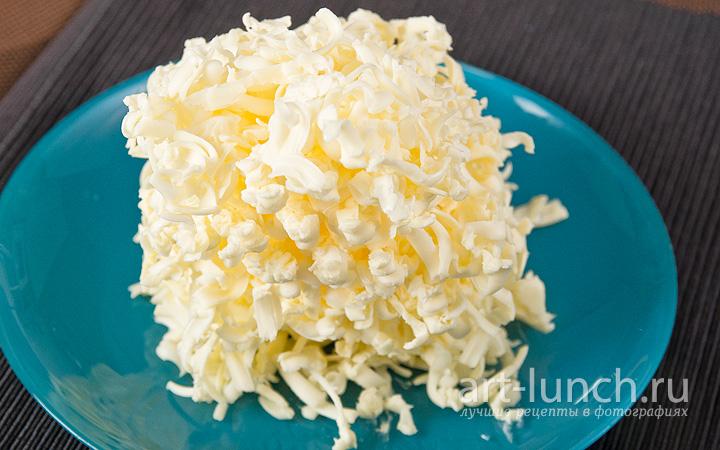 Фото приготовления шоколадного печенья с вишней - шаг 3 натираем холодное сливочное масло