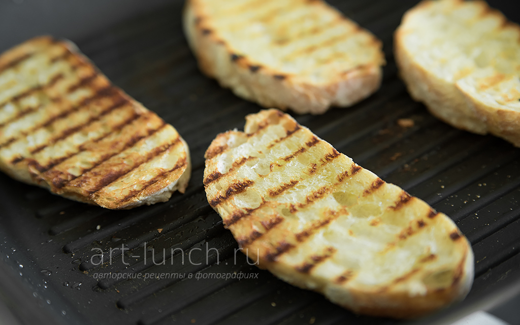 Брускетта с лисичками и рикоттой - пошаговый рецепт с фото