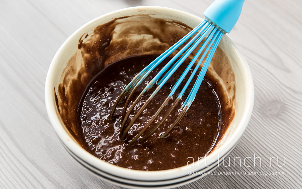 Размешиваем венчиком