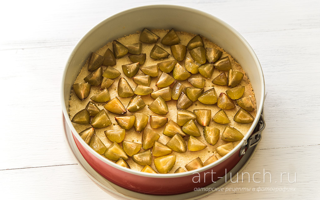 Собираем второй слой кокосового пирога